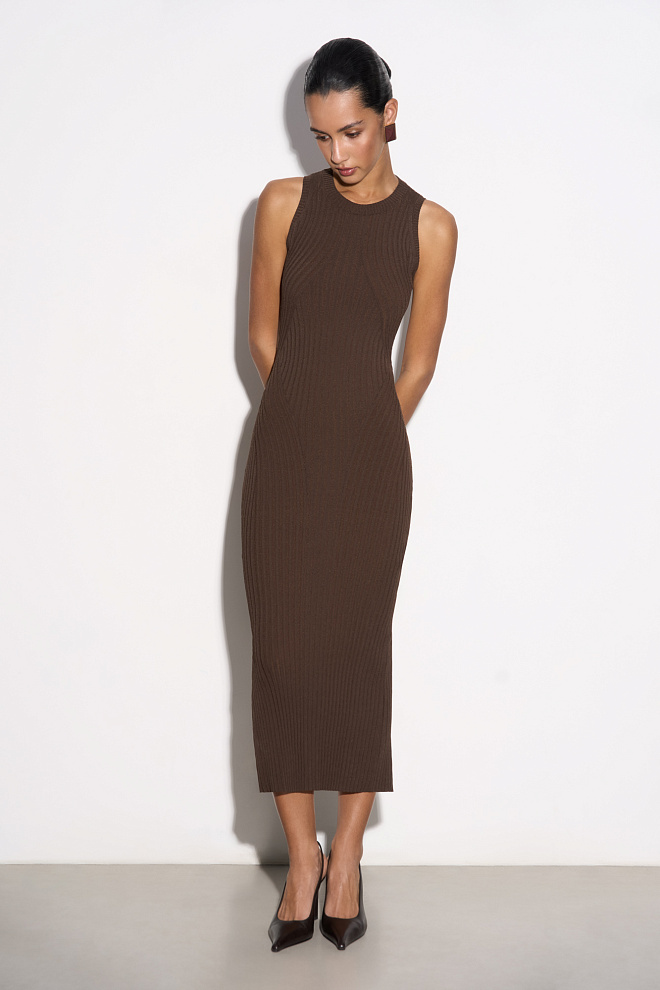 Платье с перекрученной спинкой