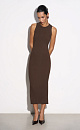 Трикотажное платье без рукавов. Модель приталенного силуэта с разрезом спереди и перекрученной спинкой.