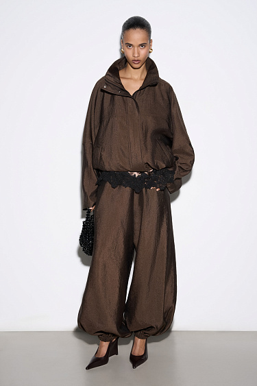 Широкие брюки-джоггеры