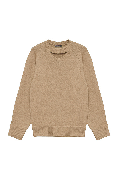 Джемпер с акцентным вырезом