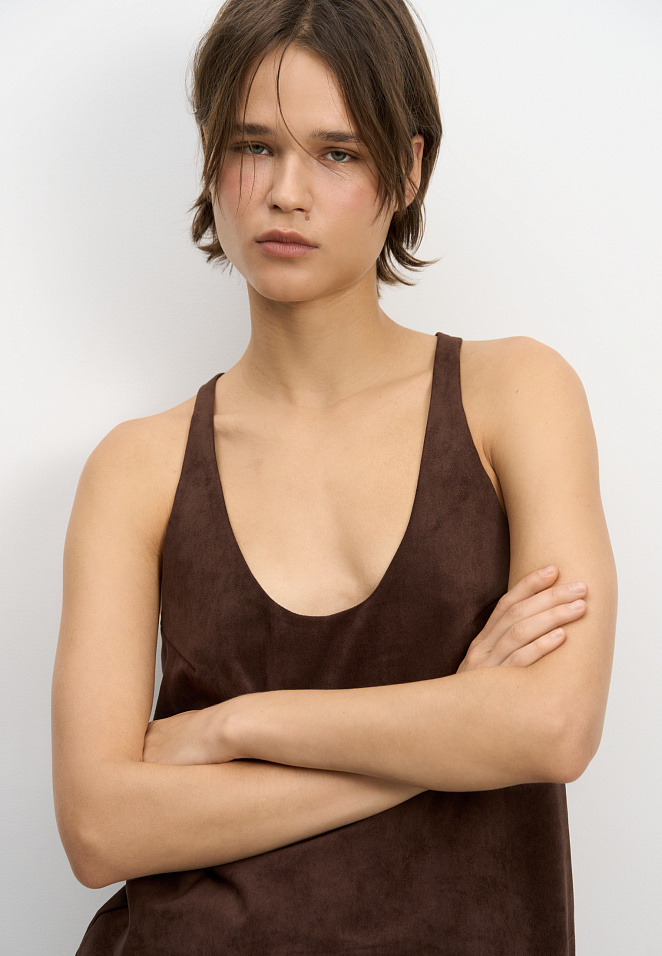 Топ с отделкой под замшу