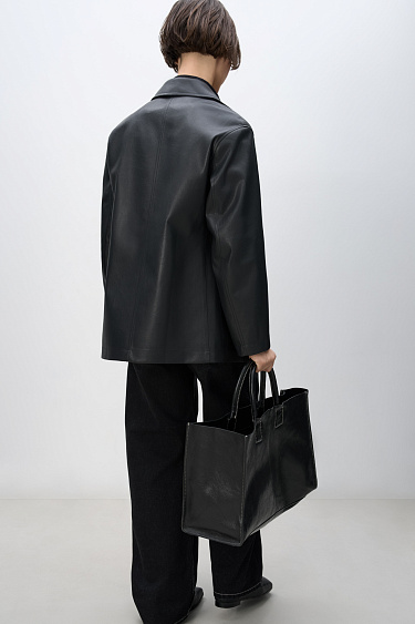 Однобортный жакет из экокожи