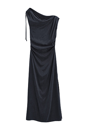 черный Платье из купры длины макси. Модель приталенного силуэта, без рукавов, с асимметричным вырезом горловины, драпировкой на плече и талиии. Высокий разрез сбоку.