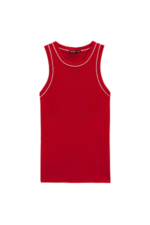 красный Трикотажный топ из вискозы в рубчик. Модель приталенного силуэта, без рукавов и круглым вырезом горловины. Изделие декорировано строчкой контрастного цвета.