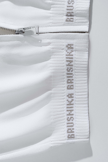 Укороченный бомбер из вискозы