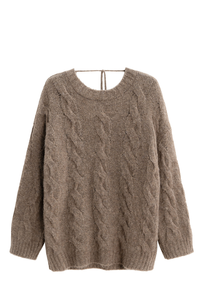 Трикотажный джемпер с открытой спиной и косами