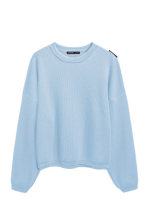 голубой Укороченный трикотажный джемпер из хлопка с добавлением вискозы. Модель свободного кроя со спущенной линией плеч и круглым вырезом горловины.