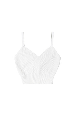 белый Фактурный кроп-топ из вискозы на тонких бретелях. Модель с имитацией запаха на лифе и широкой эластичной резинкой.