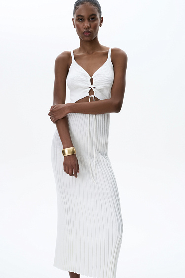 Сарафан с юбкой плиссе и шнуровкой