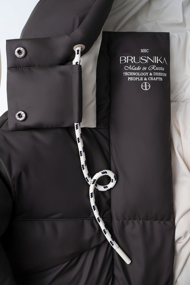 Объемный пуховик с большими карманами