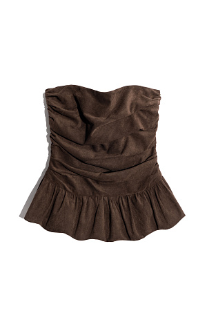 коричневый Корсет из ткани с имитацией внешнего вида и свойств натуральной замши. Модель приталенного силуэта, без бретелей, с баской и драпировкой. Застежка на молнию на спинке. Изделие на подкладке.