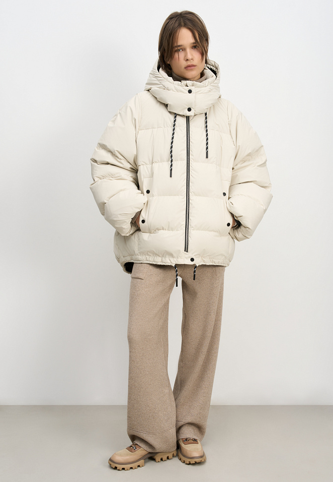Объемный пуховик с капюшоном
