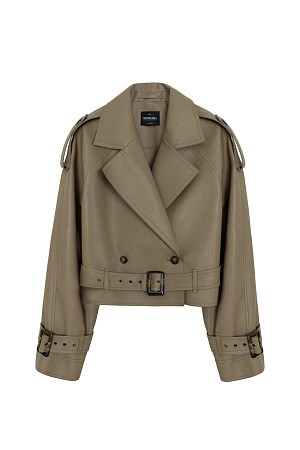 хаки Двубортный жакет-косуха из двусторонней экокожи. Модель свободного силуэта со спущенным плечом и широкими лацканами. Изделие декорировано патами на плечах и ремнями с крупными пряжками на поясе и рукавах.