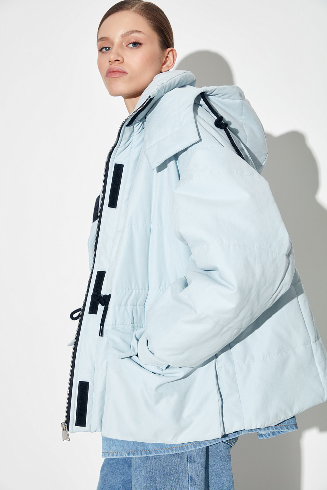 Куртка с высоким воротом и капюшоном