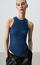Трикотажное боди из хлопка с добавлением эластана. Модель без рукавов, с круглым вырезом горловины. Изделие выполнено в рубчик. Застежка на бельевые крючки. Цвет - имитация вареной джинсы.