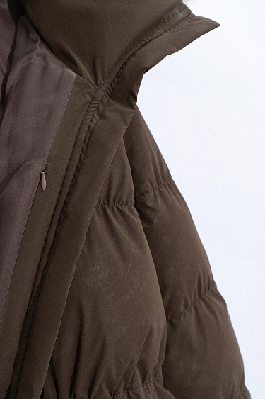 Объемный пуховик с эффектом замши