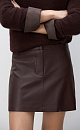 Юбка длины мини из экокожи. Модель выполнена на подкладке. Застежка на молнию, скрытые пуговицу и крючок.