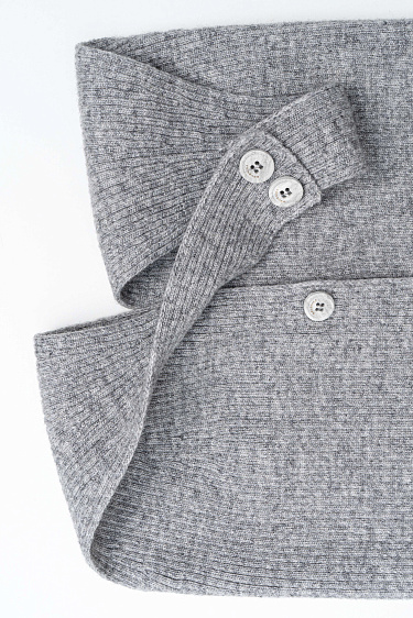 Трикотажный жилет с вырезом халтер