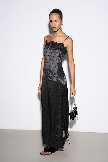 Атласное платье-комбинация в горох