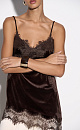Топ из бархатной вискозы, декорированный тонким кружевом. Модель асимметричного кроя, с глубоким вырезом декольте на тонких бретельках.