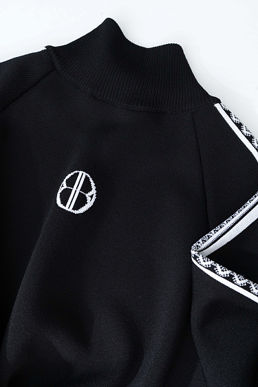 Бомбер с лампасами и кружевом