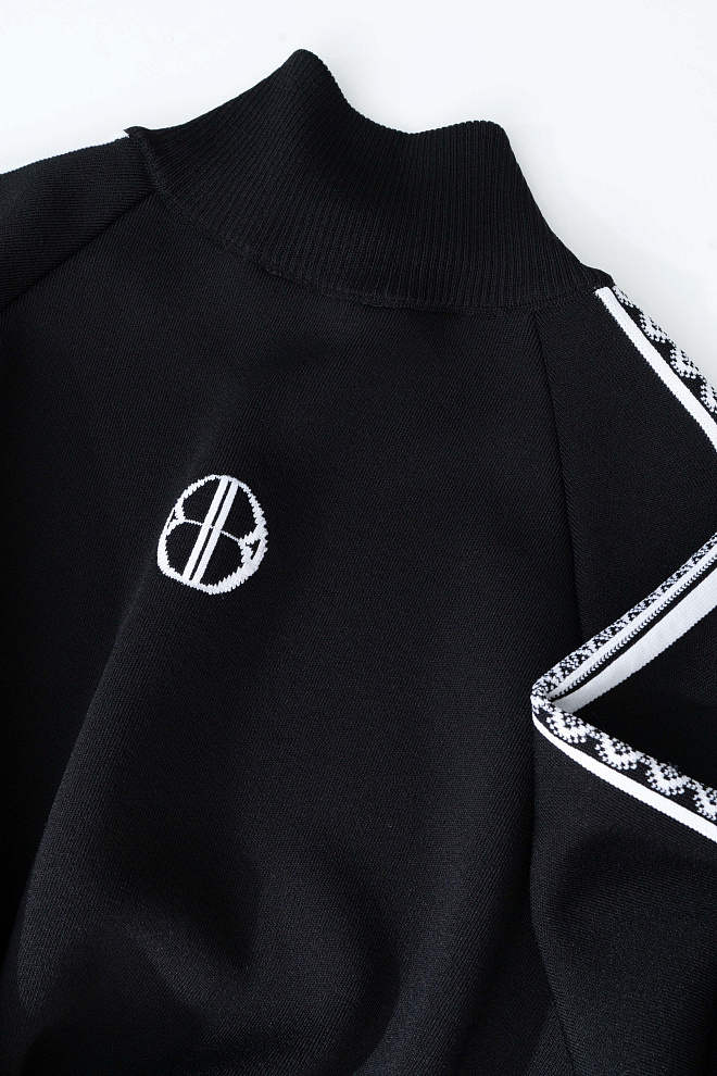 Бомбер с лампасами и кружевом