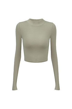 хаки Трикотажный кроп-топ из вискозы с длинным рукавом, круглым вырезом горловины и фигурным низом. Края изделия выполнены в рубчик.