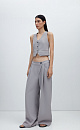 Широкие брюки с отстрочкой из поливискозы с высокой посадкой. Косая застежка на молнию и пуговицу, боковые карманы. Дополнить образ можно жилетом и жакетом. 