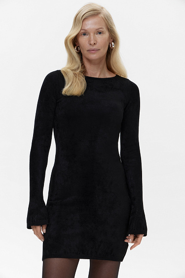 Платье по фигуре из бархатной вискозы