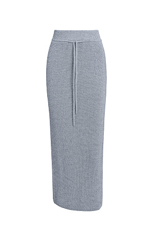 серый Трикотажная юбка длины миди. Модель прямого силуэта с эластичным поясом на кулиске. Дополнить образ можно жилетом в таком же стиле.