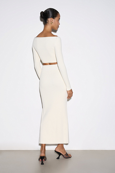 Топ с декольте на перемычке