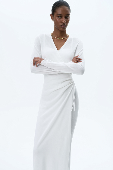 Трикотажное платье на запах