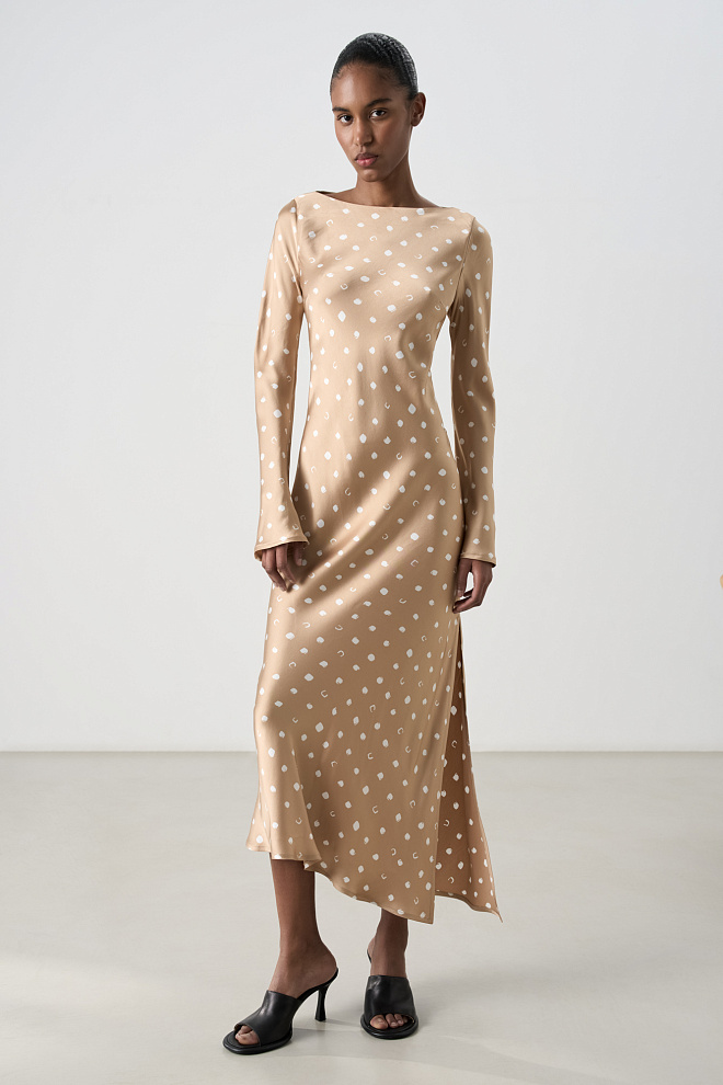 Атласное платье с длинными рукавами