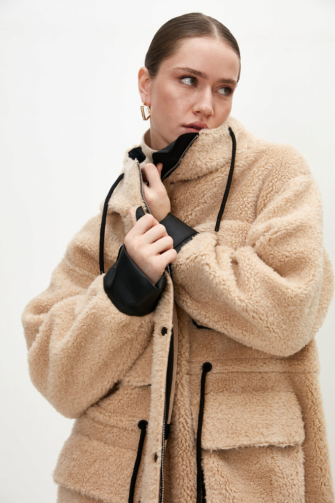 Пальто-дубленка из шерсти с капюшоном