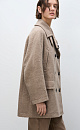 Двубортное пальто из шерсти. Модель прямого кроя со спущенной линией плеч, карманами на груди и накладными карманами с клапанами. Застежка на пуговицы. Изделие декорировано брендированными ярлыками на воротнике. На подкладке.