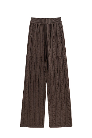 коричневый Прямые трикотажные брюки с объемными косами из мягкой шерсти. Широкий эластичный пояс на кулиске, передние и задние карманы и манжеты внизу. Дополнить образ можно джемпером в том же стиле.