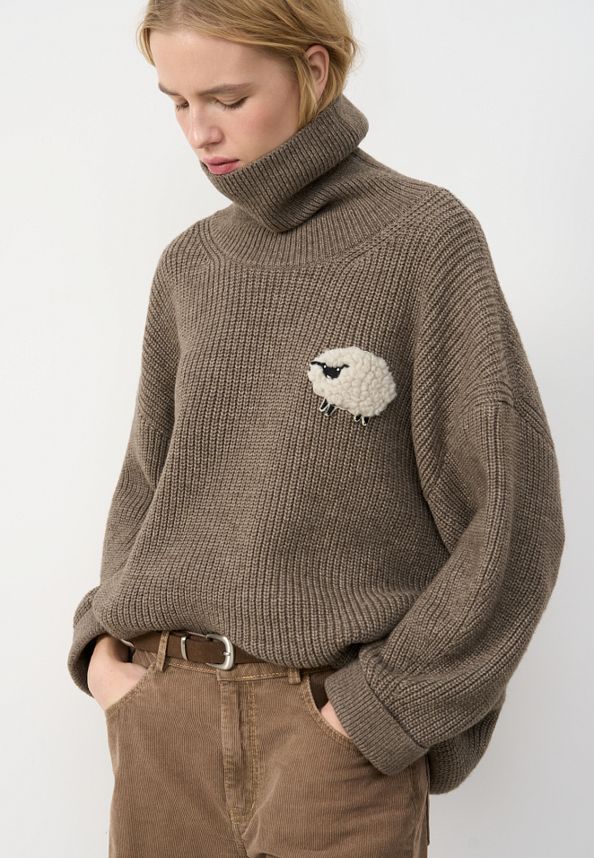 Джемпер с объемным дизайном