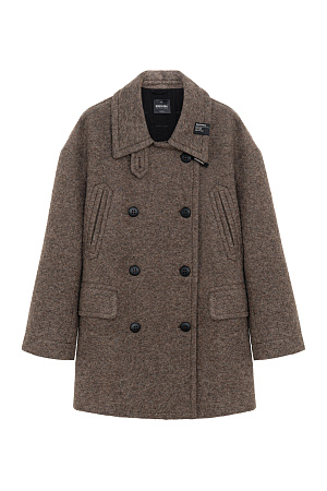 коричневый Двубортное пальто из шерсти. Модель прямого кроя со спущенной линией плеч, карманами на груди и накладными карманами с клапанами. Застежка на пуговицы. Изделие декорировано брендированными ярлыками на воротнике. На подкладке.