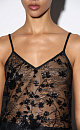 Кружевной топ с цветочным орнаментом, расшитый пайетками. Модель свободного силуэта на тонких регулируемых бретельках.