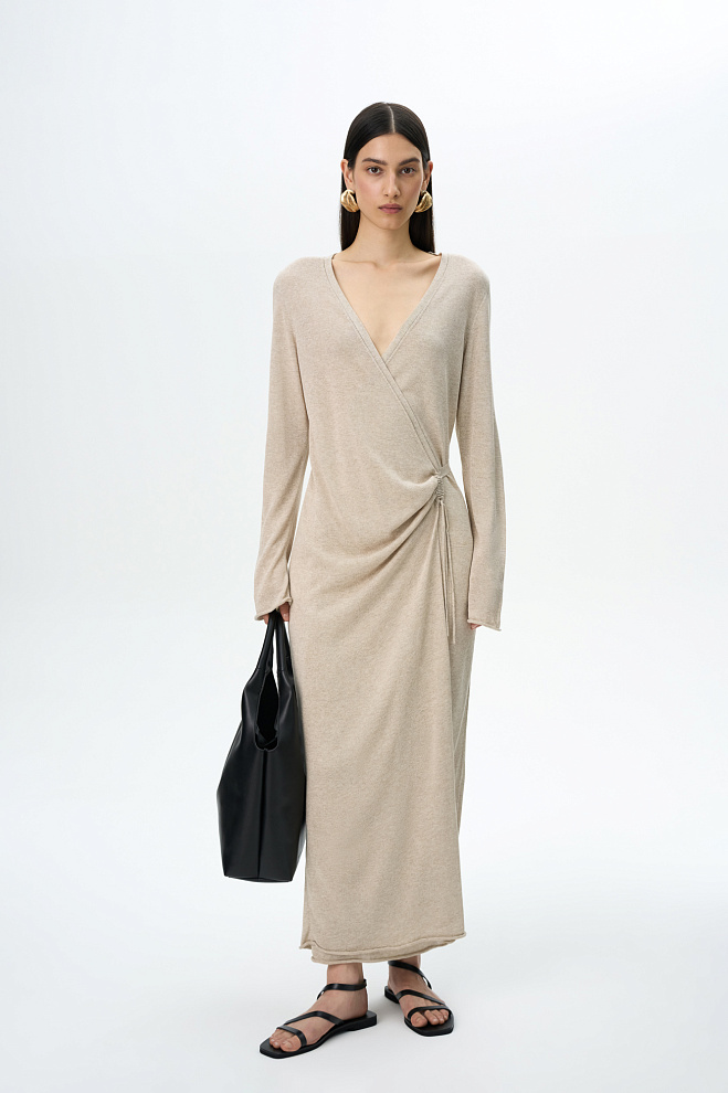 Трикотажное платье на запах