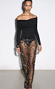 Юбка длины макси с цветочным орнаментом, вышитым пайетками и бисером. Застежка на потайную молнию. Изделие без подкладки.