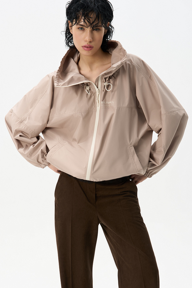 Ветровка с воротником-стойкой