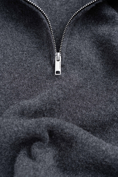 Джемпер с воротником-стойкой на молнии