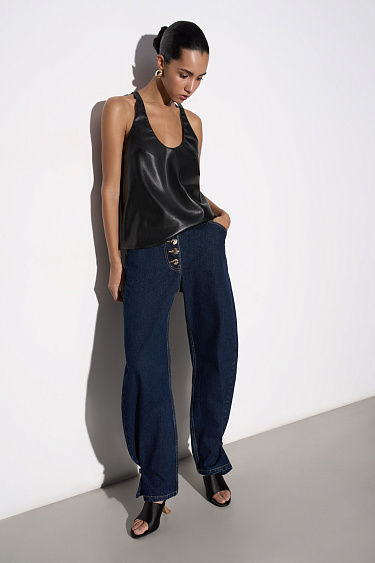 Джинсы с акцентными пуговицами