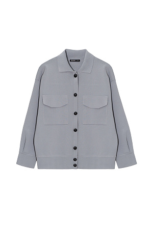 серый Трикотажный классический жакет из вискозы на пуговицах с накладными карманами на груди. Дополнить образ можно юбкой или брюками.