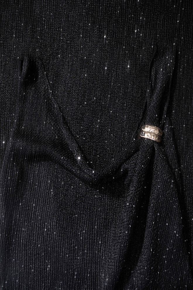 Платье с пайетками на бретельках