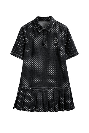 черный Джинсовое платье длины мини из 100% хлопка с принтом горошек. Модель прямого кроя с юбкой в складку, короткими рукавами, отложным воротником с застежкой на магнитные кнопки.