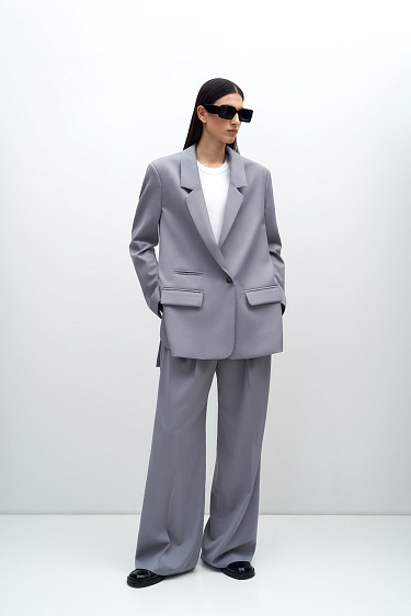 Классический костюм с брюками палаццо