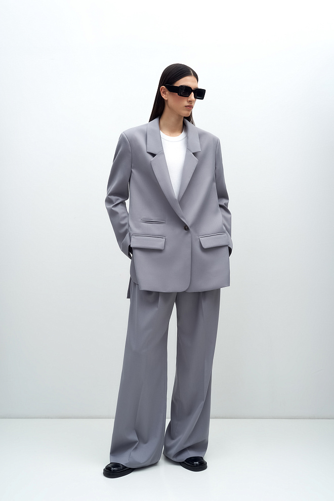 Классический костюм с брюками палаццо