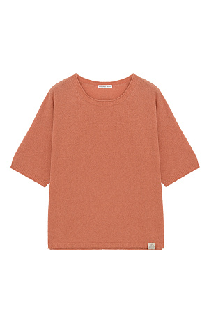 оранжевый Трикотажная oversize футболка из мягкого хлопка с махровой текстурой. Модель свободного силуэта со спущенной линией плеча, круглым вырезом горловины и брендированным ярлыком. Края изделия выполнены в рубчик.